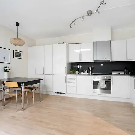 Charming Townhouse In The Heart Of * Bergen