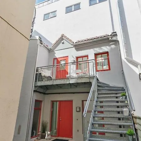 Charming Townhouse In The Heart Of Bergen